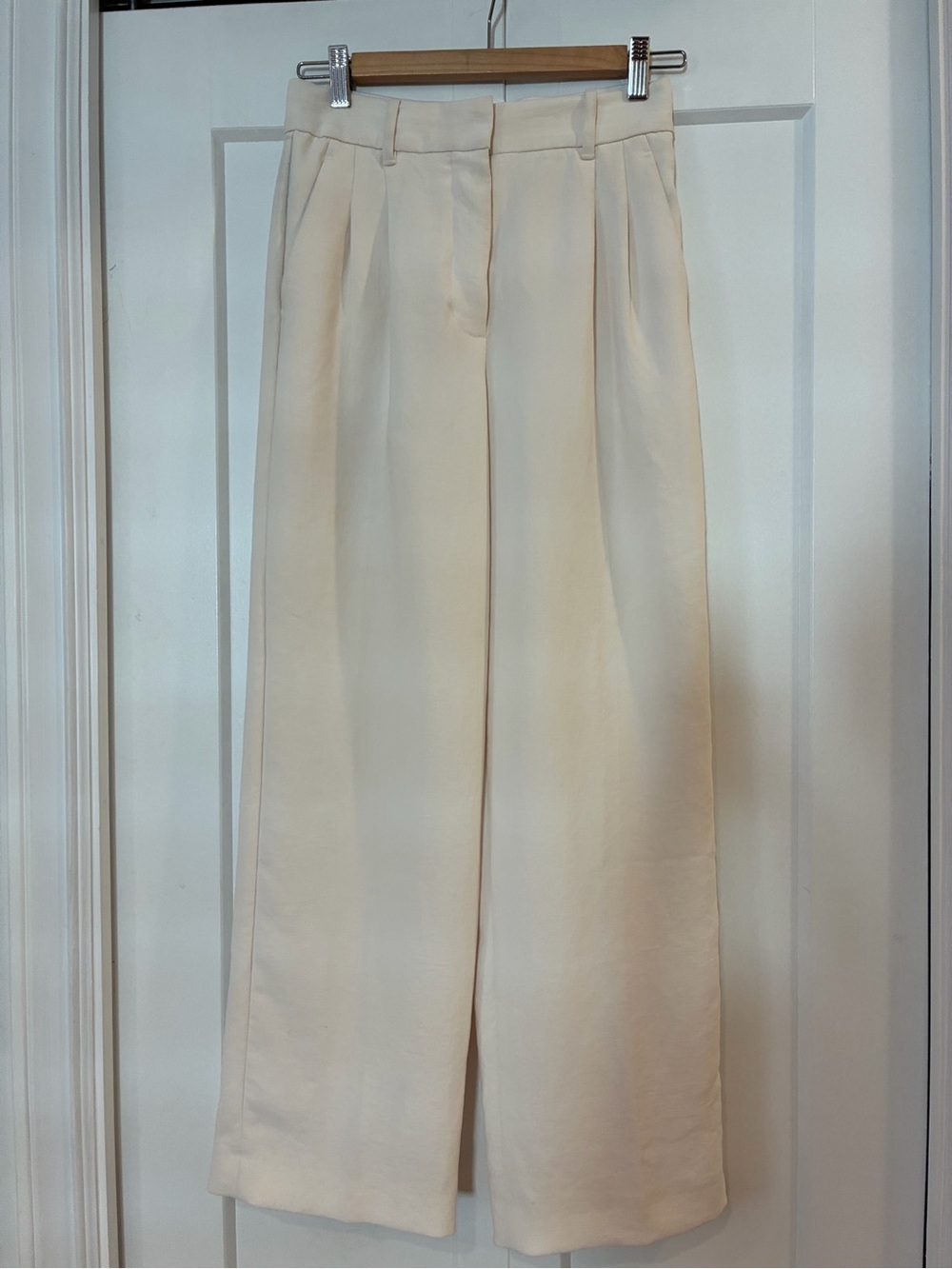 Aritzia Effortless Pants - Short length in Light Birch